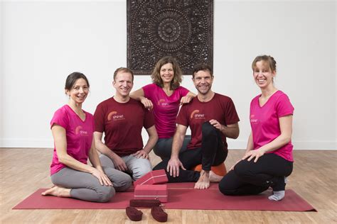 nackt yoga köln|The RAWYogaExperience